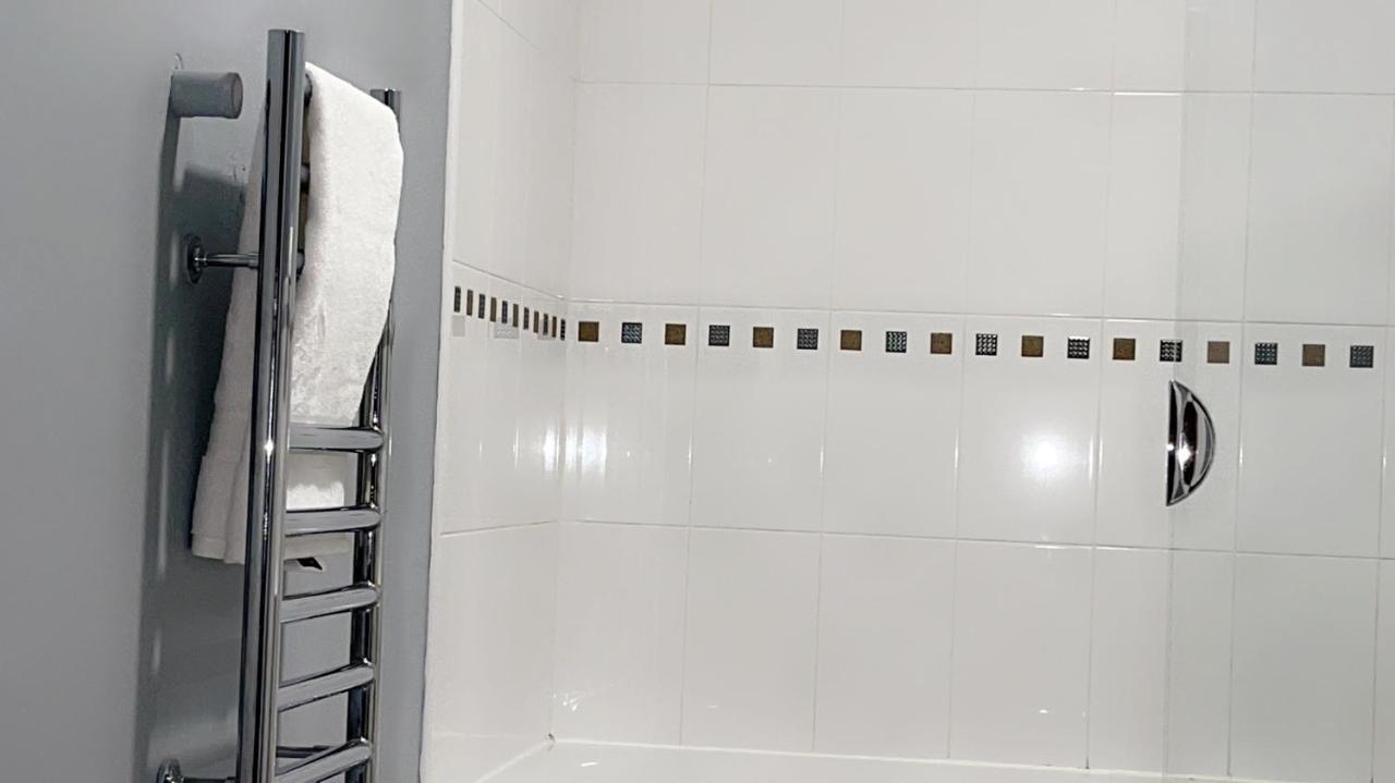 Luxury 1 Bed Apartment With Parking Манчестер Экстерьер фото